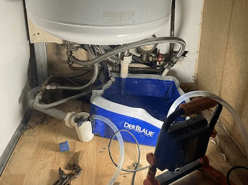 Dépannage chauffe-eau en urgence à Marseille 12e